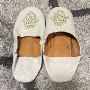 Embroidered leather slippers